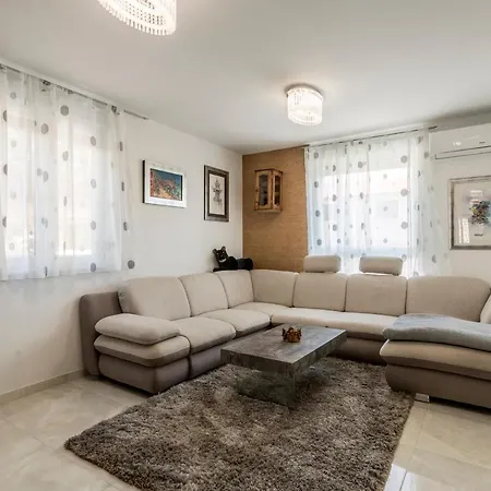 Luxury Suites 索林