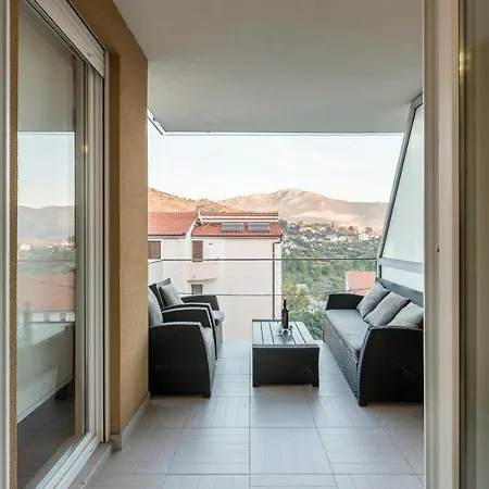 Luxury Suites *